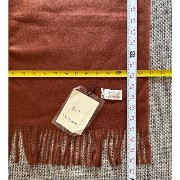 SKY CASHMERE NWT Lillygatan 23 100% Wool Wrap Scarf Pashmina Fringe Acorn Brown - Picture 4 of 4